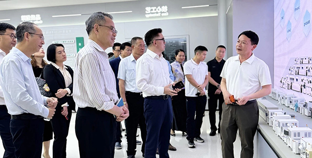 惠州市企业联合会理事会会议在广发体育
矽镨顺利举行